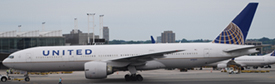 N78002 at KEWR 20140716 | Boeing 777-224(ER)